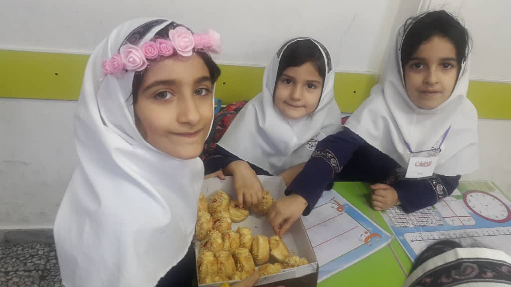 جشن اسم ارنواز فردی در کلاس اول دبستان باران اندیشه
